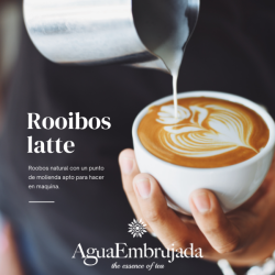 Taza de Rooibos Latte cremoso con espuma de leche