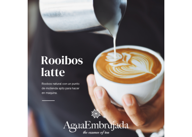 Taza de Rooibos Latte cremoso con espuma de leche